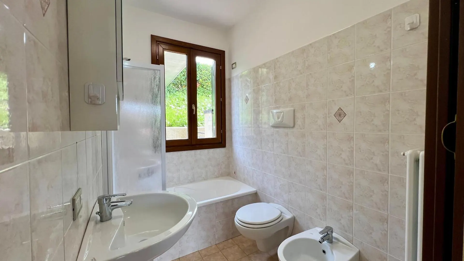ホテル Le Terrazze del Garda - Immobili e Soluzioni Rent Raffa 0*,