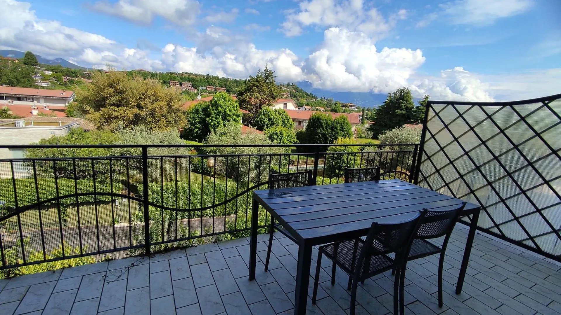 מלון דירות אפרטהוטל מנרבה דל גארדה Le Terrazze Del Garda - Immobili E Soluzioni Rent